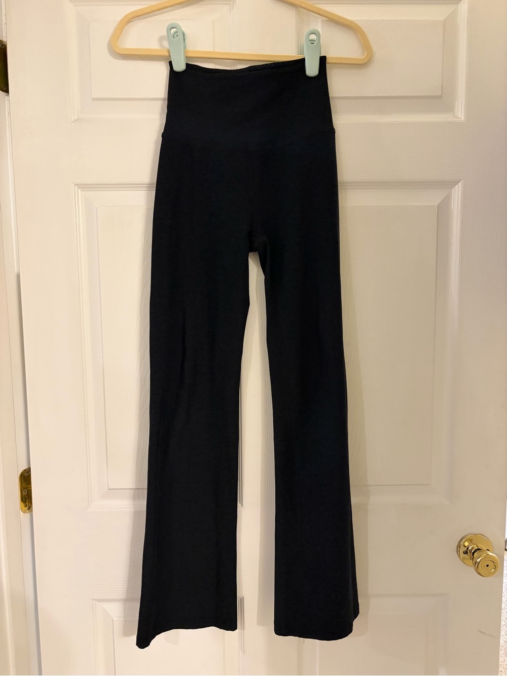 Beyond Yoga pull on knit leggings pants bootcut black athletic women’s small